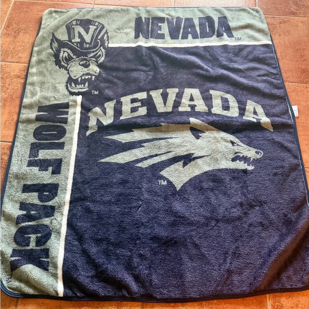 University Of Nevada Reno Wolfpack UNR Large Sherpa Blanket Logo 49” X 59”